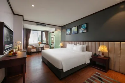 Executive Suite — MAY DE VILLE Corner Hotel